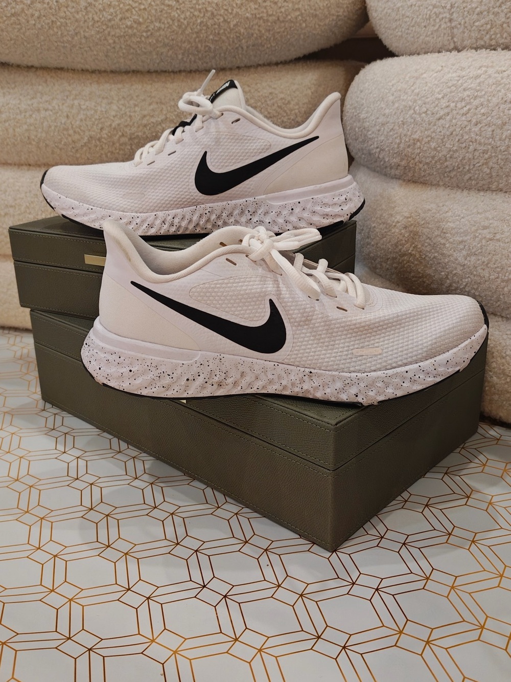Nike Women’s Cream/Black Speckled Midsole Running Shoes